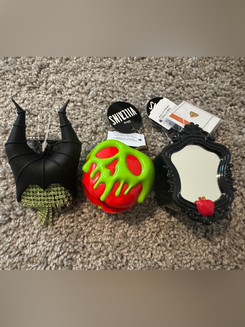 Bath and body works VILLIANS Sanitizer holder BUNDLE